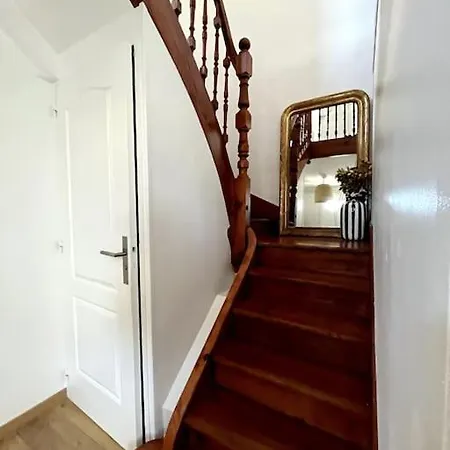 Elegante Maison Avec Piscine 4* 比亚里茨