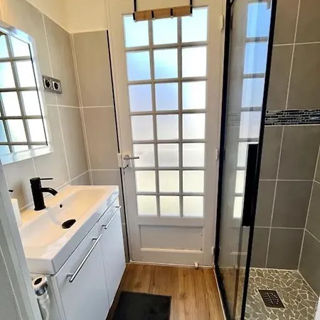 Elegante Maison Avec Piscine 4* 比亚里茨