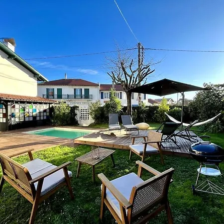 Elegante Maison Avec Piscine 4* 比亚里茨